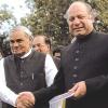 Atal Bihari Vajpayee meeting Nawaz Sharif (Source: Outlook (Vajpayee, Sharif; Prashant Panjiar))